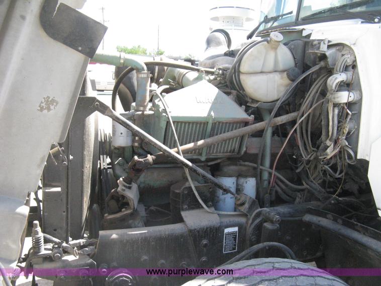 image for item D8363 2002 Mack RD688S roll-off truck