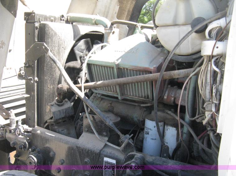 image for item D8363 2002 Mack RD688S roll-off truck