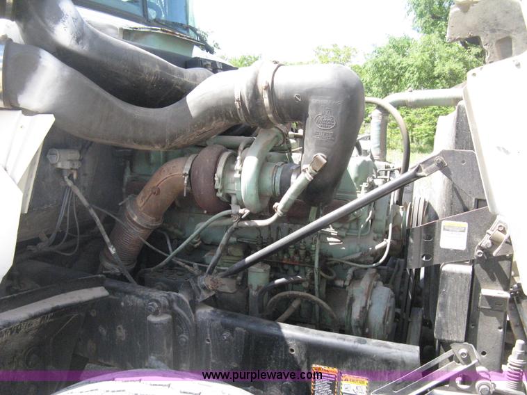 image for item D8363 2002 Mack RD688S roll-off truck