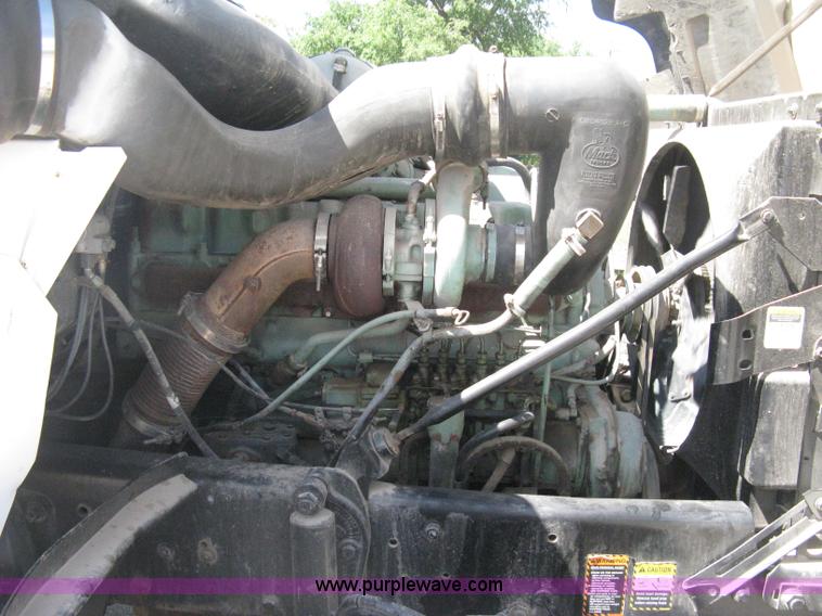 image for item D8363 2002 Mack RD688S roll-off truck