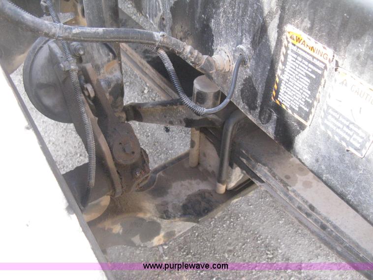 image for item D8363 2002 Mack RD688S roll-off truck