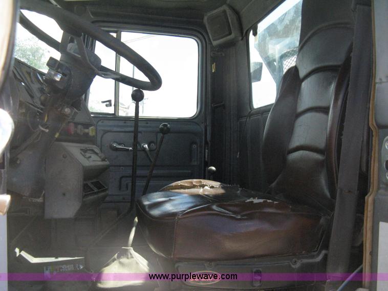 image for item D8363 2002 Mack RD688S roll-off truck