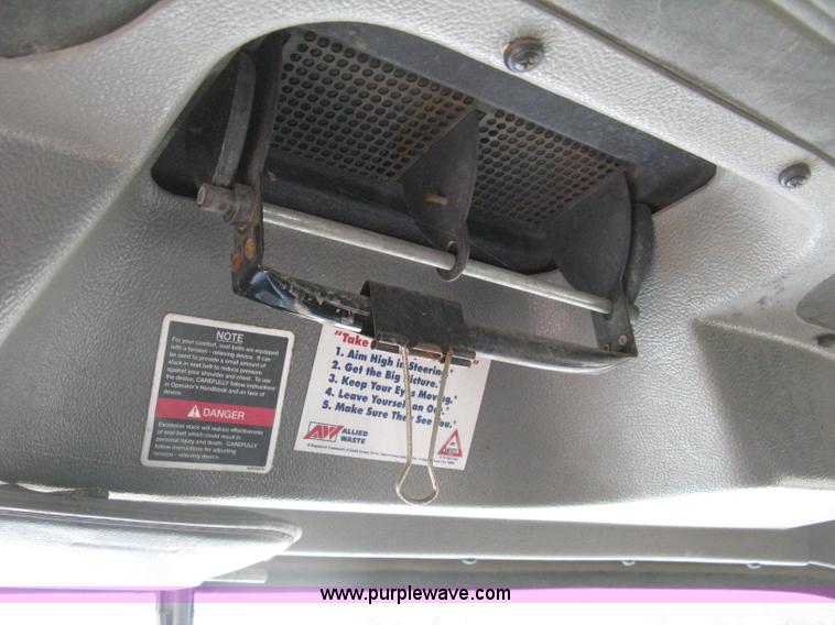 image for item D8363 2002 Mack RD688S roll-off truck