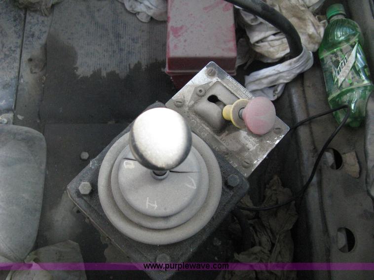 image for item D8363 2002 Mack RD688S roll-off truck