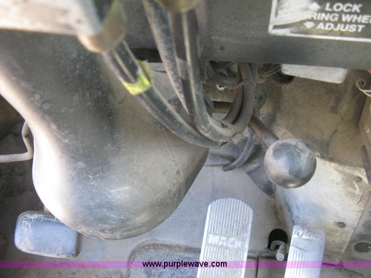 image for item D8363 2002 Mack RD688S roll-off truck