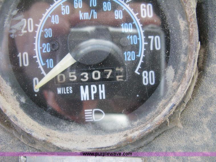 image for item D8363 2002 Mack RD688S roll-off truck