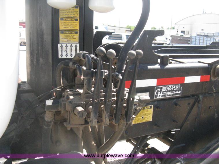 image for item D8363 2002 Mack RD688S roll-off truck