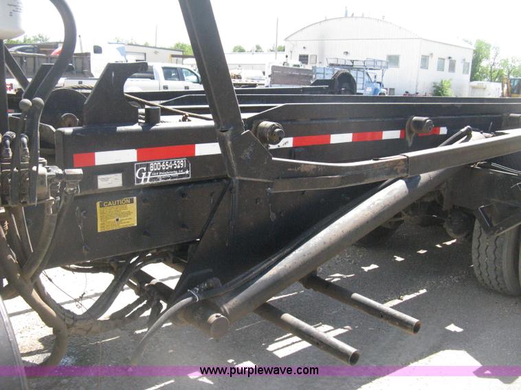 image for item D8363 2002 Mack RD688S roll-off truck