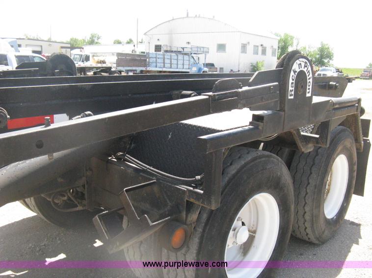 image for item D8363 2002 Mack RD688S roll-off truck