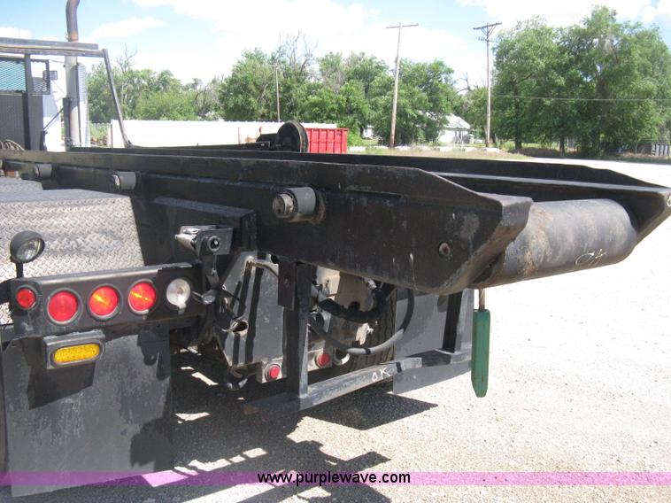 image for item D8363 2002 Mack RD688S roll-off truck