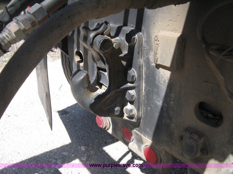 image for item D8363 2002 Mack RD688S roll-off truck