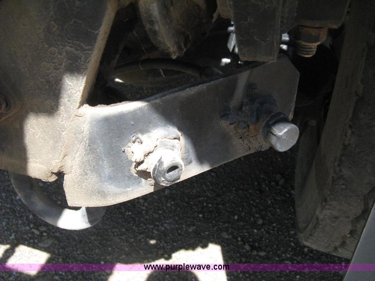 image for item D8363 2002 Mack RD688S roll-off truck