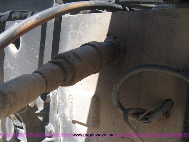 image for item D8363 2002 Mack RD688S roll-off truck