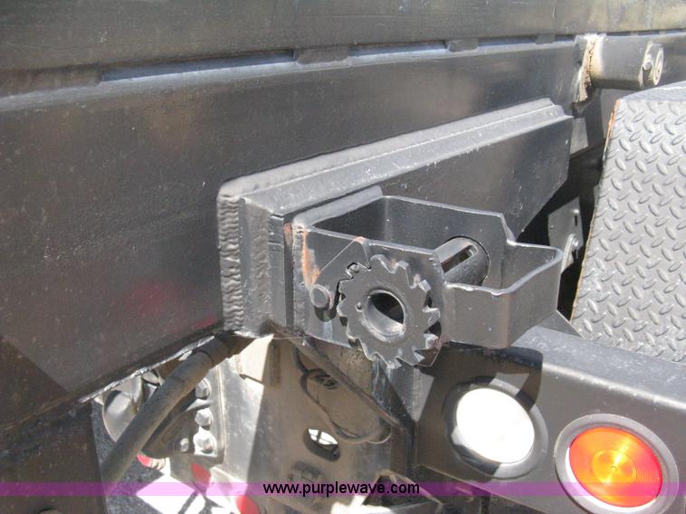 image for item D8363 2002 Mack RD688S roll-off truck