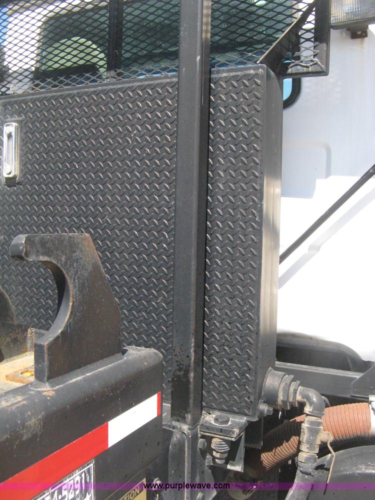 image for item D8363 2002 Mack RD688S roll-off truck