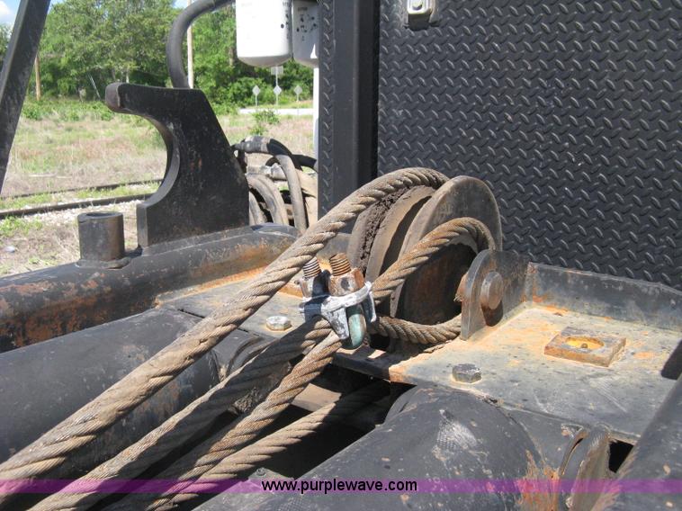 image for item D8363 2002 Mack RD688S roll-off truck