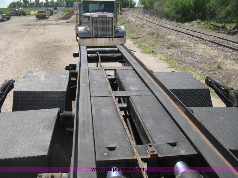 image for item D8363 2002 Mack RD688S roll-off truck