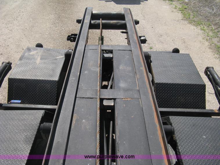 image for item D8363 2002 Mack RD688S roll-off truck