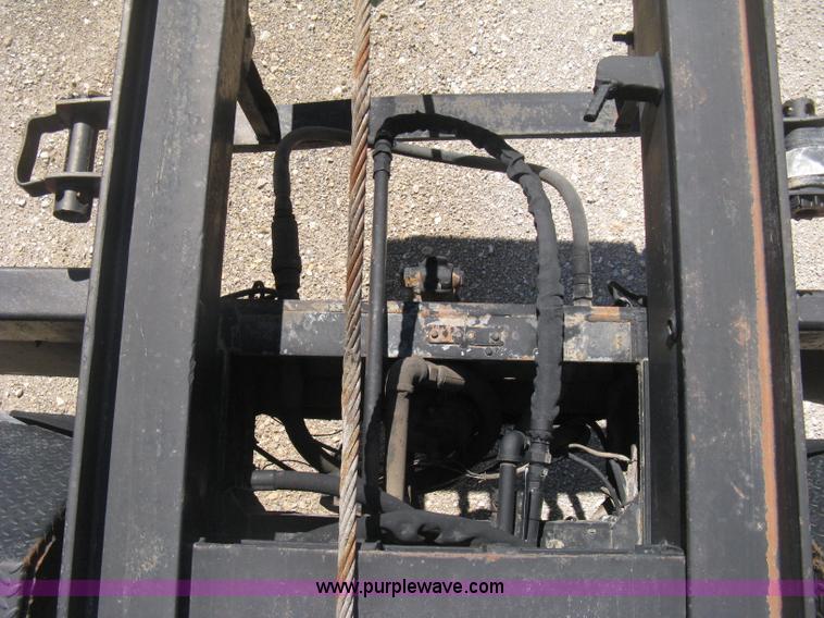 image for item D8363 2002 Mack RD688S roll-off truck