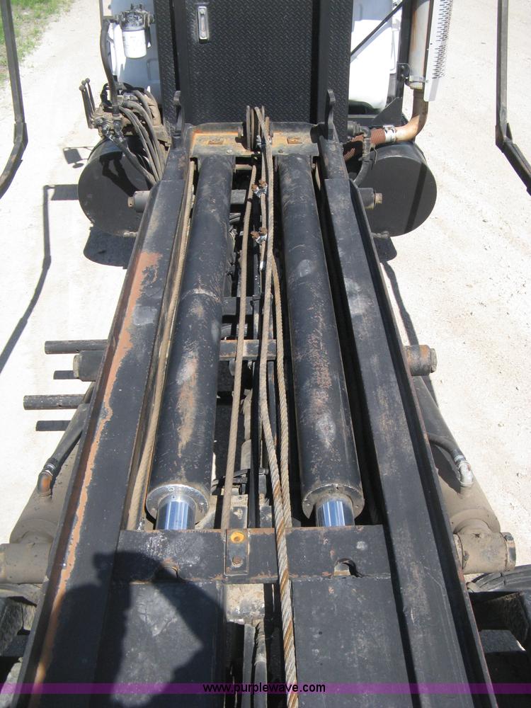 image for item D8363 2002 Mack RD688S roll-off truck