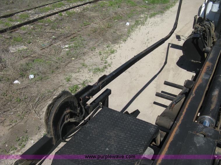 image for item D8363 2002 Mack RD688S roll-off truck