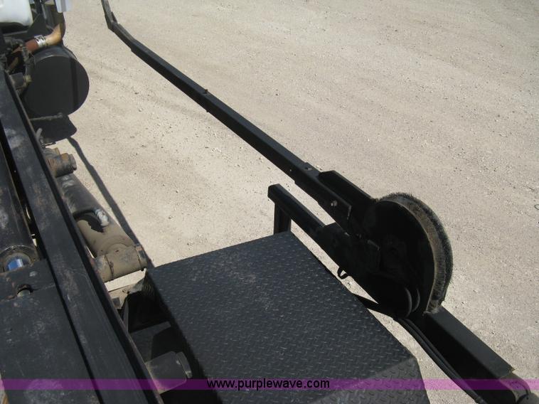 image for item D8363 2002 Mack RD688S roll-off truck