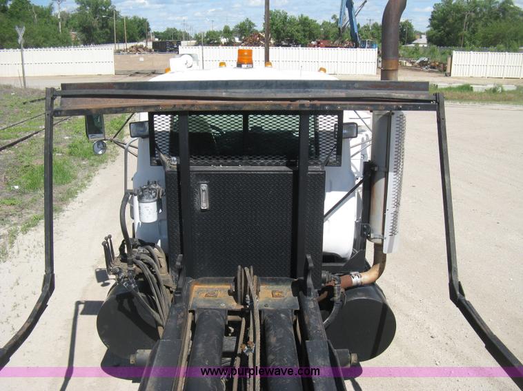 image for item D8363 2002 Mack RD688S roll-off truck