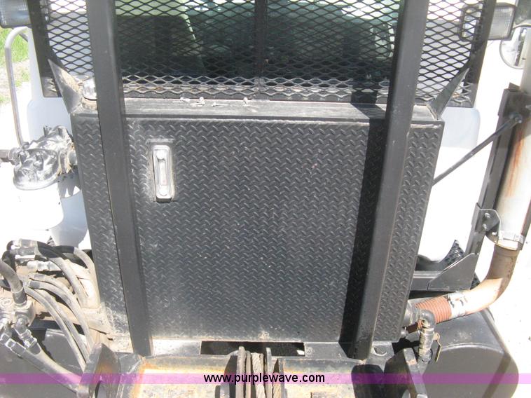 image for item D8363 2002 Mack RD688S roll-off truck