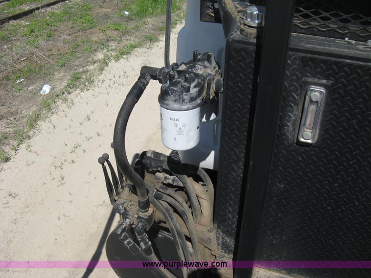 image for item D8363 2002 Mack RD688S roll-off truck