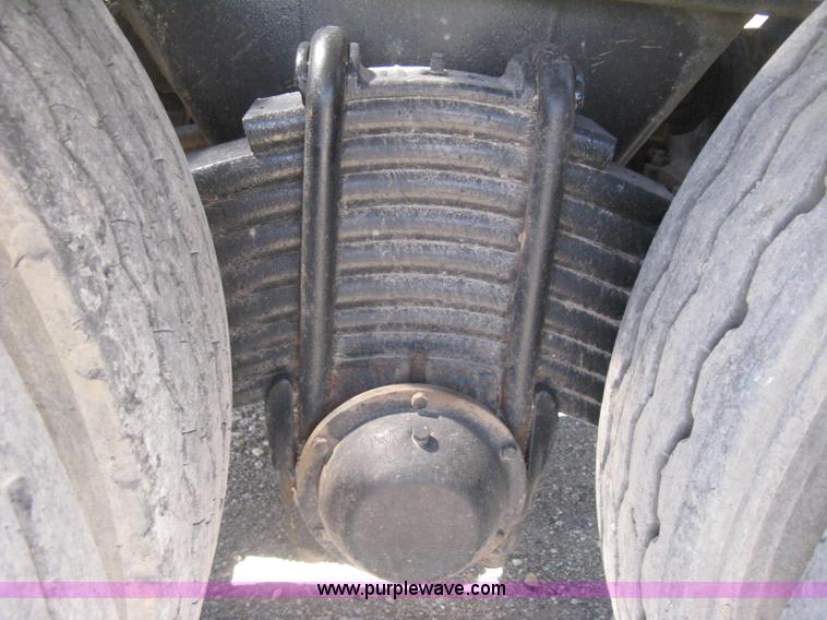 image for item D8363 2002 Mack RD688S roll-off truck