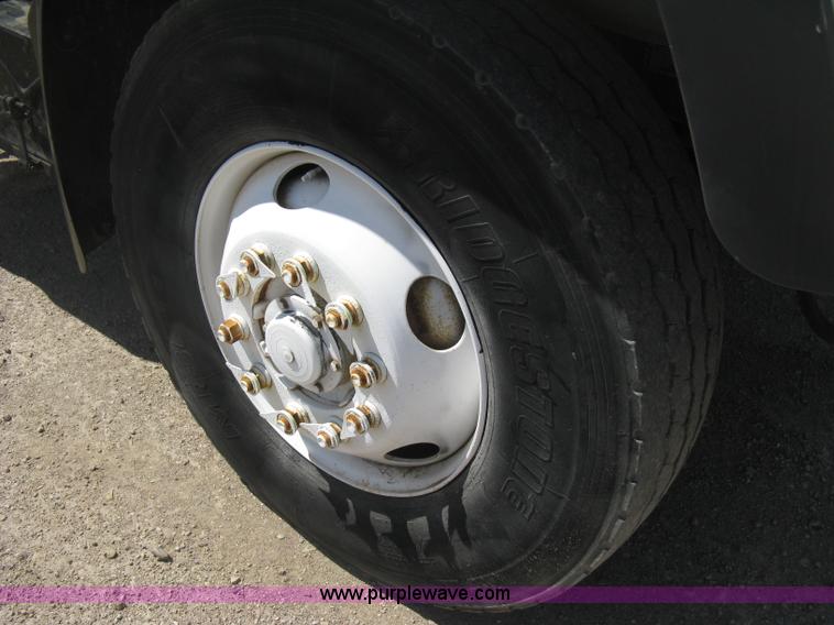 image for item D8363 2002 Mack RD688S roll-off truck