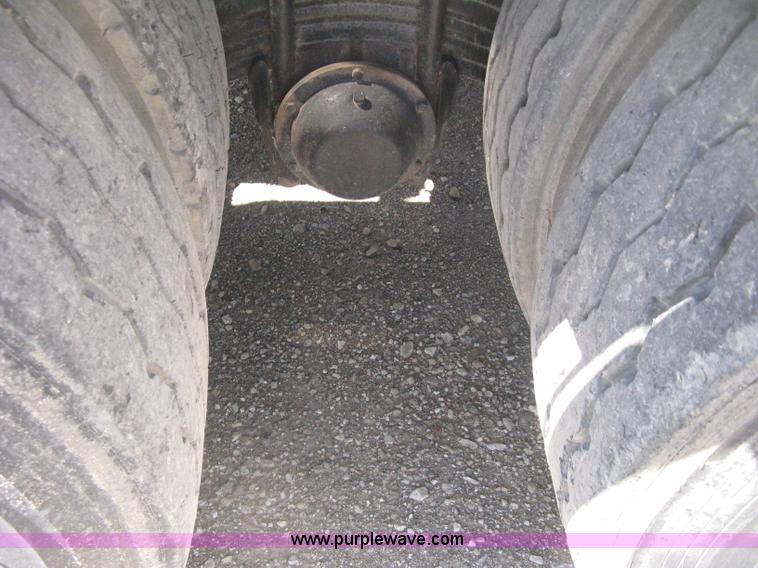 image for item D8363 2002 Mack RD688S roll-off truck