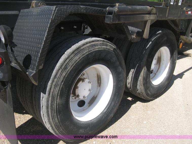 image for item D8363 2002 Mack RD688S roll-off truck