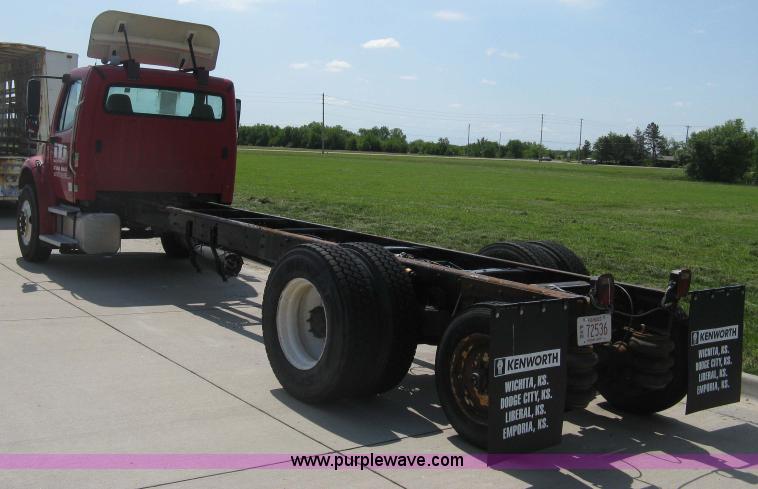 image for item D8373 2004 Mercedes Benz Business Class M2 truck cab and chassis