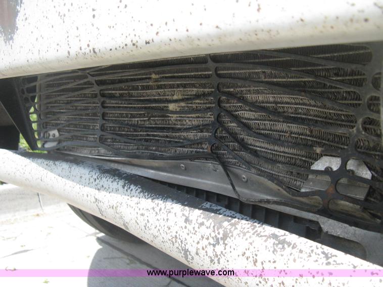 image for item D8373 2004 Mercedes Benz Business Class M2 truck cab and chassis