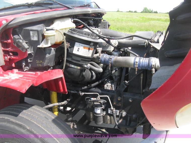 image for item D8373 2004 Mercedes Benz Business Class M2 truck cab and chassis