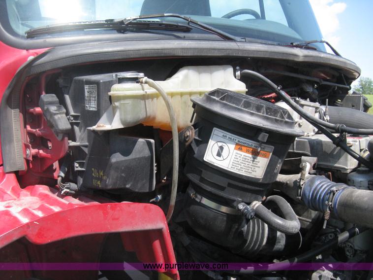 image for item D8373 2004 Mercedes Benz Business Class M2 truck cab and chassis