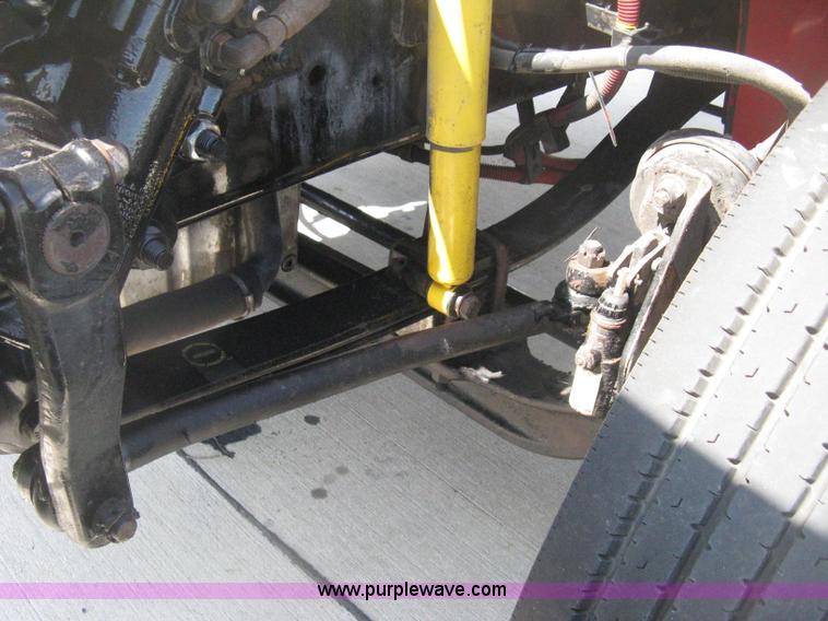 image for item D8373 2004 Mercedes Benz Business Class M2 truck cab and chassis