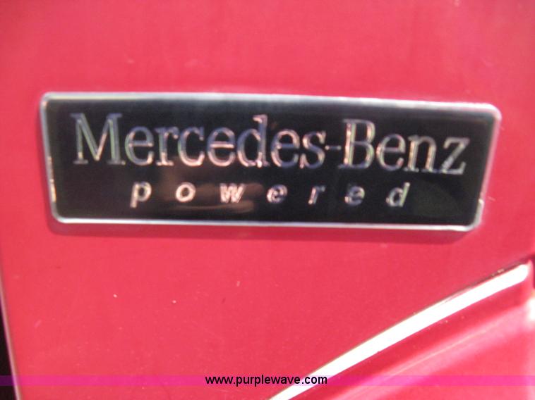 image for item D8373 2004 Mercedes Benz Business Class M2 truck cab and chassis