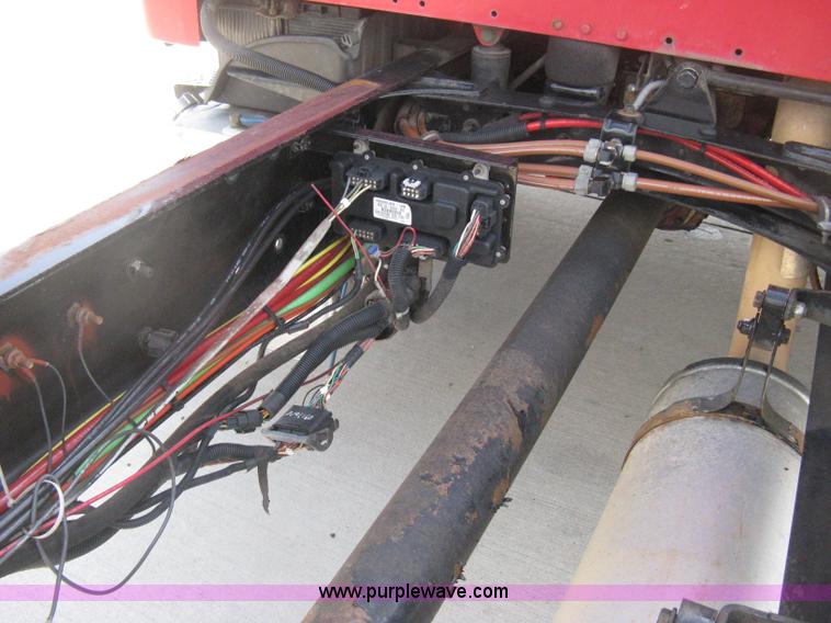 image for item D8373 2004 Mercedes Benz Business Class M2 truck cab and chassis