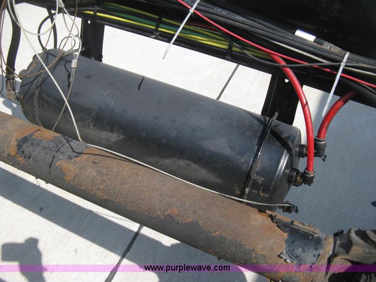 image for item D8373 2004 Mercedes Benz Business Class M2 truck cab and chassis