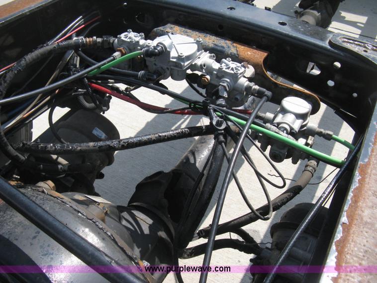 image for item D8373 2004 Mercedes Benz Business Class M2 truck cab and chassis