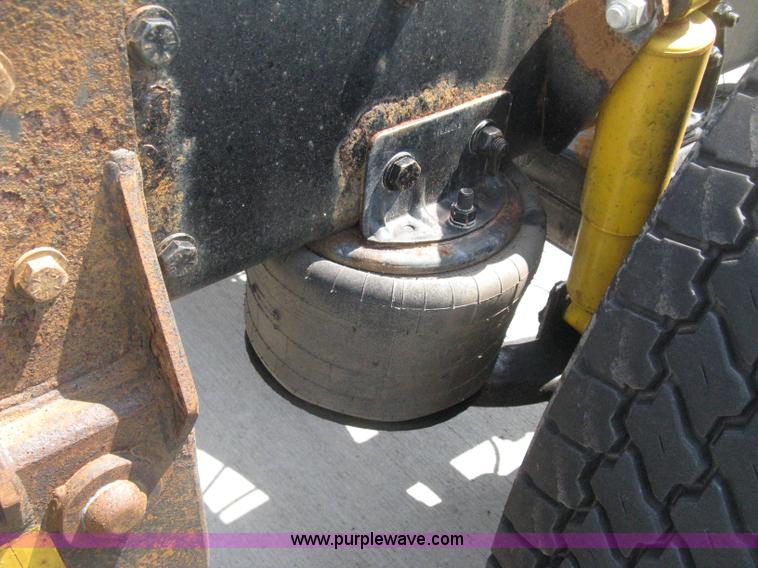 image for item D8373 2004 Mercedes Benz Business Class M2 truck cab and chassis