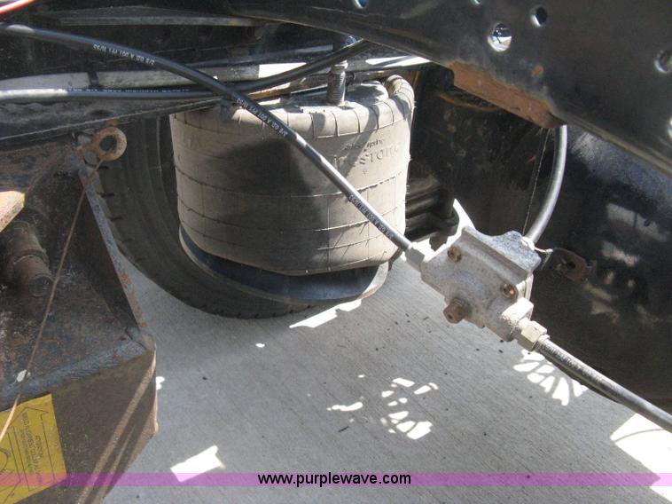 image for item D8373 2004 Mercedes Benz Business Class M2 truck cab and chassis