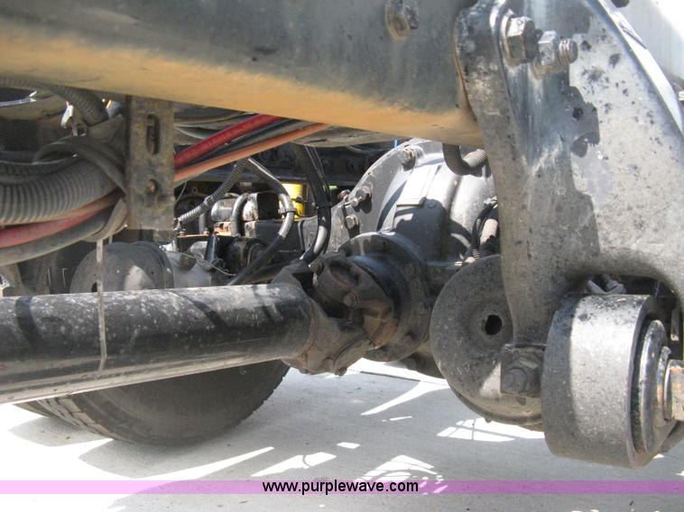 image for item D8373 2004 Mercedes Benz Business Class M2 truck cab and chassis