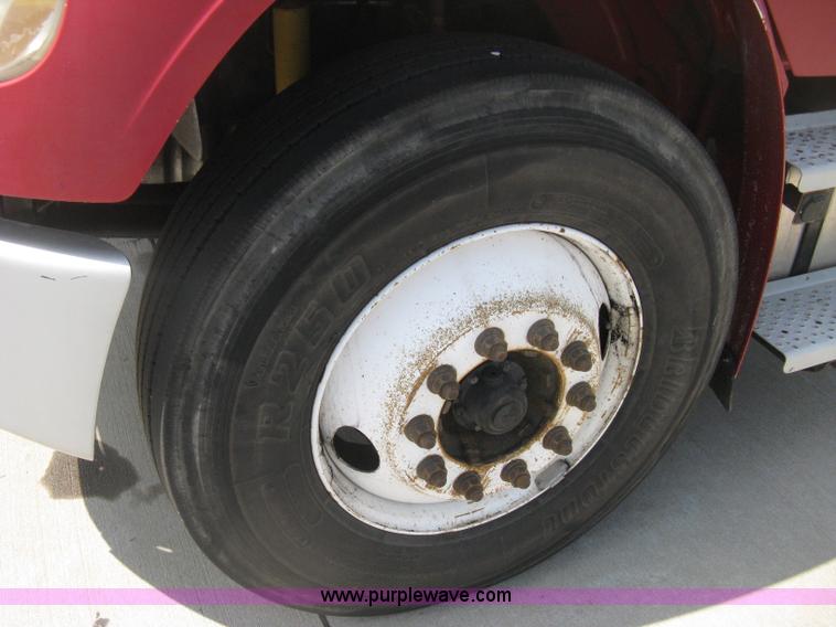 image for item D8373 2004 Mercedes Benz Business Class M2 truck cab and chassis