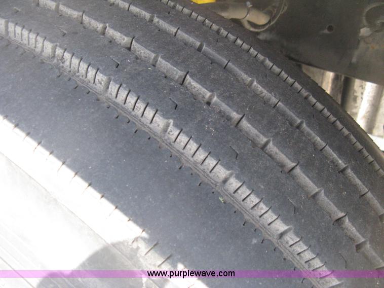 image for item D8373 2004 Mercedes Benz Business Class M2 truck cab and chassis