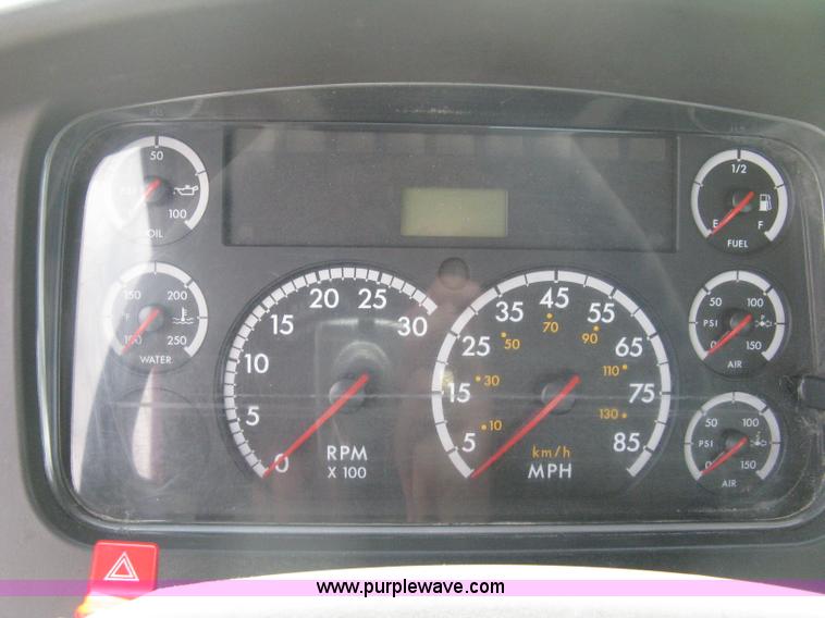 image for item D8373 2004 Mercedes Benz Business Class M2 truck cab and chassis