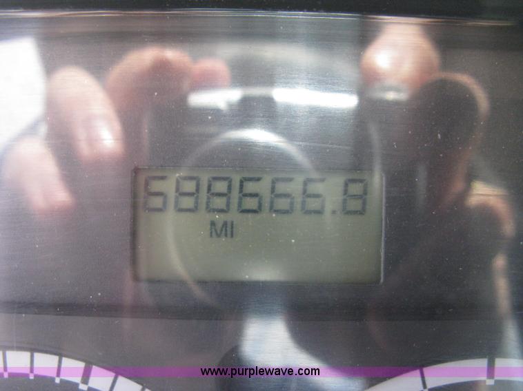 image for item D8373 2004 Mercedes Benz Business Class M2 truck cab and chassis