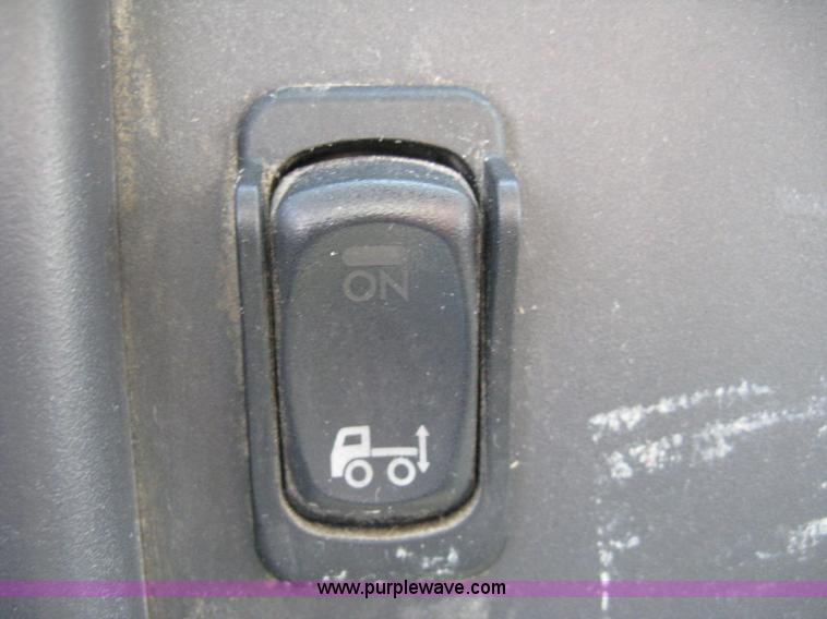 image for item D8373 2004 Mercedes Benz Business Class M2 truck cab and chassis